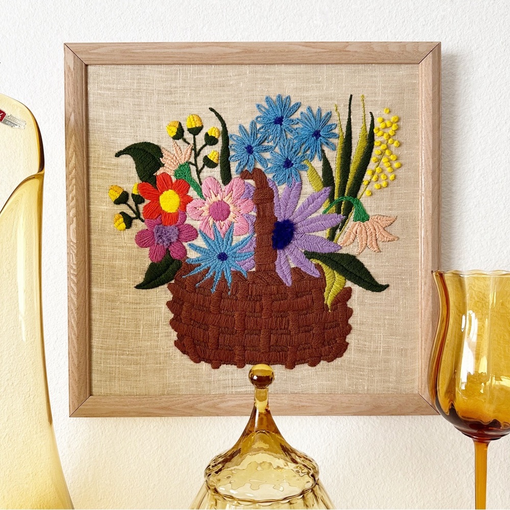 SOLD Ⓜ️ Vintage MCM 1970’s Mid Mod Daisy Flower Power Crewel Embroidery
